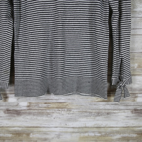 Loft White and Black Stripes Bow Sleeve Top sz XS - Picture 4 of 6